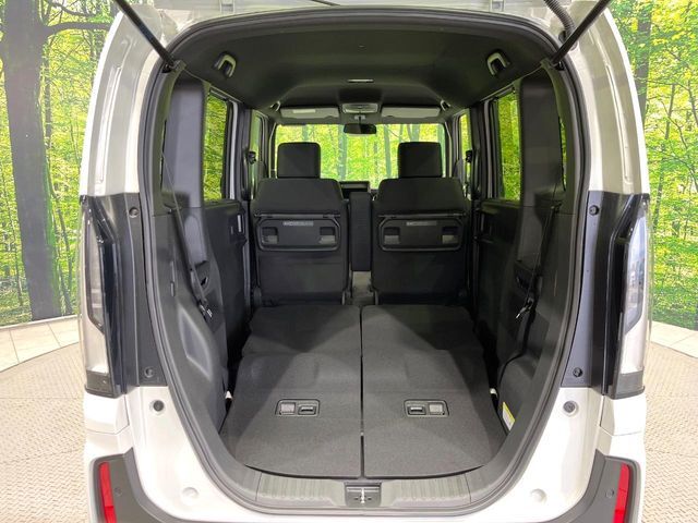 普段のお買い物や通勤、送迎等に十分な荷室スペースを確保しております。セカンドシートを倒すと、大きな荷物の積載も可能です♪