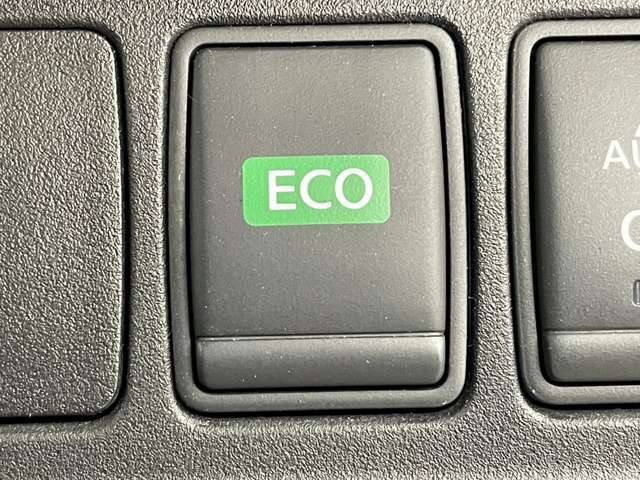 【ECOモード】エンジンとCVTの作動を自動制御して、急加速を抑えることで燃費の向上をサポートします！