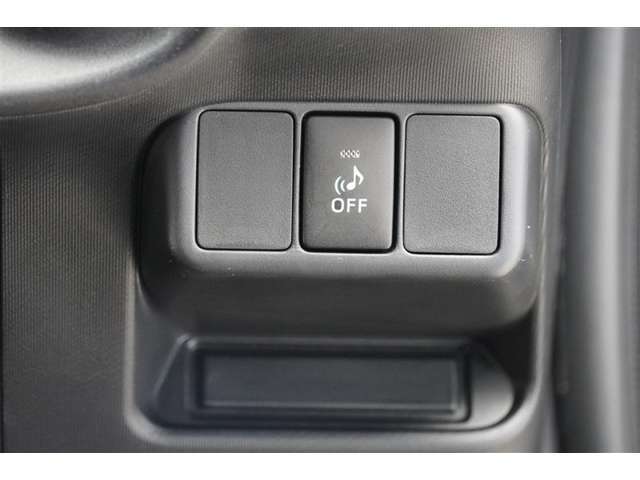 押してOFFにすると接近時になる音がならなくなる、ハイブリッド車に搭載している機能です。