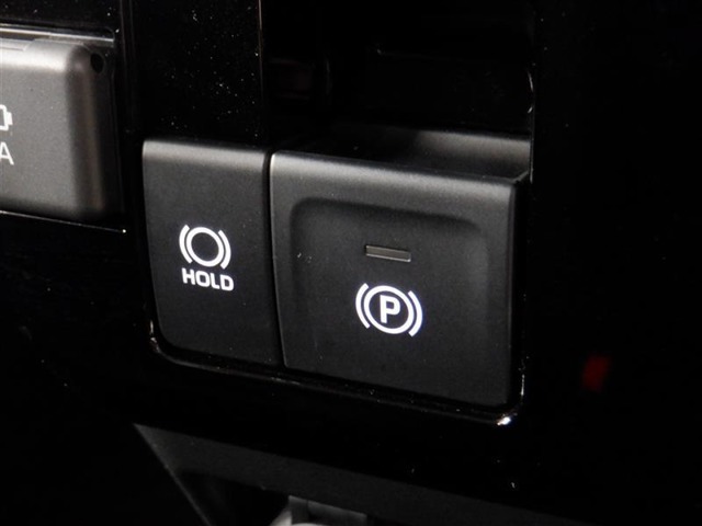 電動パーキングブレーキを搭載。スイッチ操作でパーキングブレーキを作動・解除することが可能ですので、操作の力が不要ですよ♪