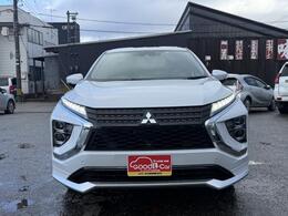 周囲が暗くなると、自動的にライトが点灯する、オートライトが標準装備です！周囲の明るさに応じて自動でヘッドライトが点灯・消灯してくれるので、トンネルの出入りや夕暮れのうっかり消し忘れを防止します。