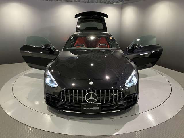 万一の時にも高い乗員保護性能を確保するフロントセクション。衝突エネルギーを効果的に吸収、分散し第三者をも守る技術を備えております。