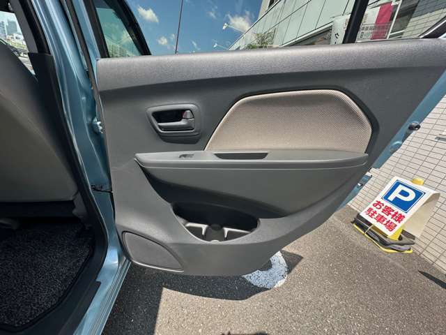 後部座席ドア内張部分♪