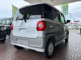 バックメラ付きで駐車も楽々♪障害物までの距離に応じて警告音と表示で障害物の確認をサポートする『コーナーセンサー』前後付き♪