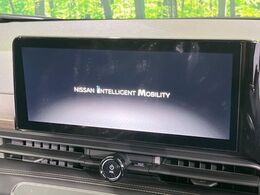 【メーカー純正12.3型ナビ】インテリアに溶け込むスタイリッシュな「専用設計」メーカーナビを装備♪視認性や操作性など基本性能にも優れ、より上質なカーライフをお楽しみいただけます。