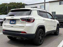当社の納車前点検・サービスの内容は、車検点検・法定12ヶ月定期点検・油脂類の点検及び交換・バッテリーの点検及び交換等を行い、良好な状態にてご納車させていただきます。