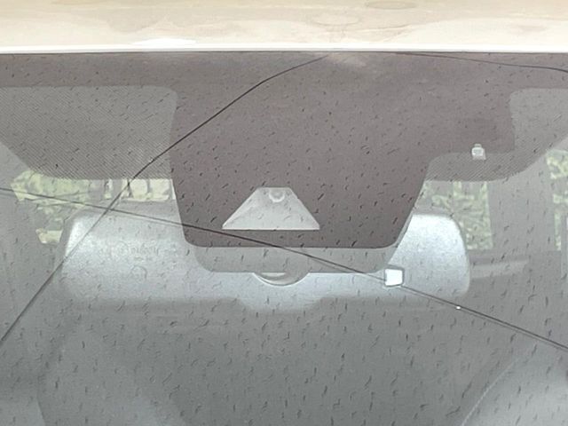 【トヨタセーフティセンス】走行中に前方の車両等を認識し、衝突しそうな時は警報とブレーキで衝突回避と被害軽減をアシスト。より安全にドライブをお楽しみいただけます。