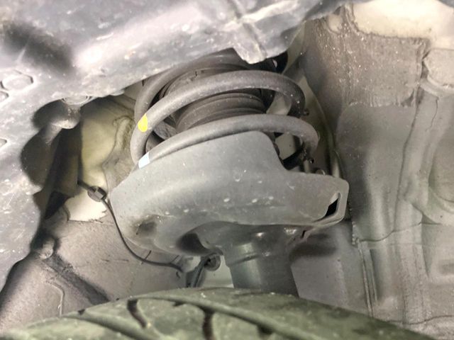 お車を安心してお乗りいただく為には、足回りの定期点検が欠かせません。サービスサポート（有償保証）では無料点検もご提供しており、安心のカーライフをお過ごしいただけるサポート体制が整っています。