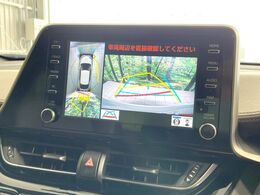 【パノラミックビューモニター】専用のカメラにより、上から見下ろしたような視点で360度クルマの周囲を確認することができます☆死角部分も確認しやすく、狭い場所での切り返しや駐車もスムーズに行えます。