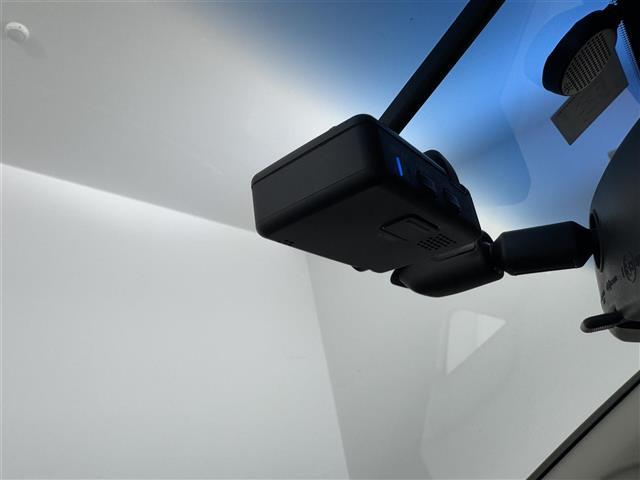 【ルーフ】大きなへこみや色褪せもなくきれいな状態です！ひょう害車は販売いたしませんのでご安心ください。