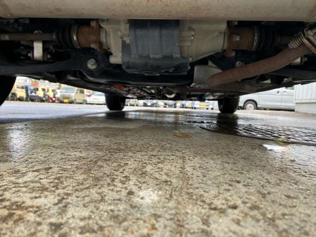 仕入れたお車は、展示車として並べる前に、手間暇愛情かけて丁寧に洗車+内装も清掃および抗菌消臭施工を施してから展示させていただいております！