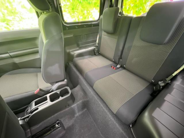 WECARSでは各商談席に大型モニターをご用意しております！見やすい大画面でゆったりと全国の在庫をご覧いただけます！是非ご来店お待ちしております！
