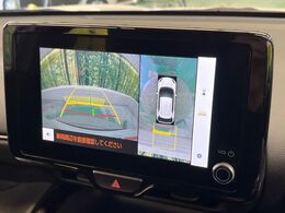 【パノラミックビューモニター】専用のカメラにより、上から見下ろしたような視点で360度クルマの周囲を確認することができます☆死角部分も確認しやすく、狭い場所での切り返しや駐車もスムーズに行えます。