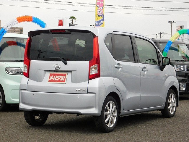 弊社は自動車（新車・中古車)の販売だけではなく、自社整備工場1カ所、鈑金工場2カ所を所有しております。