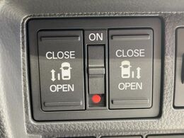 【両側パワースライドドア】スマートキーや運転席のスイッチで後席両側スライドドアの開閉が可能♪電動だから力を入れてドアを開ける必要が無く、小さなお子様でも簡単に開け閉めでき快適です♪