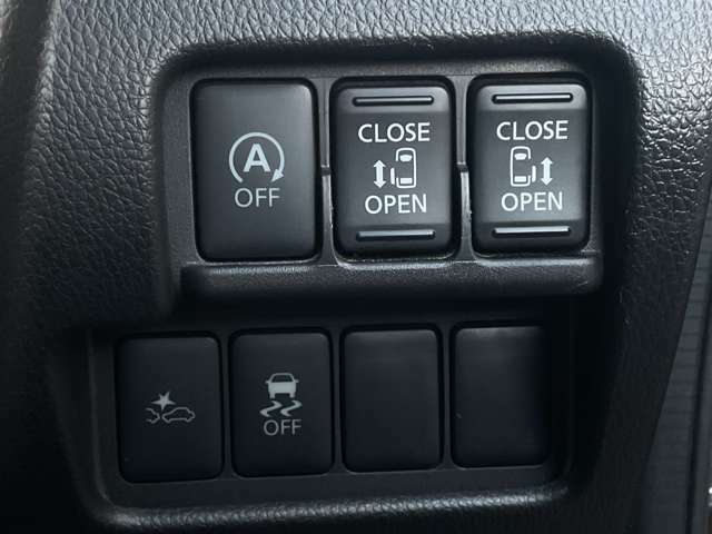 両側オートスライドドアです！インテリジェントキーや運転席のスイッチで簡単にドアの開閉ができるので、とても便利な装備です♪