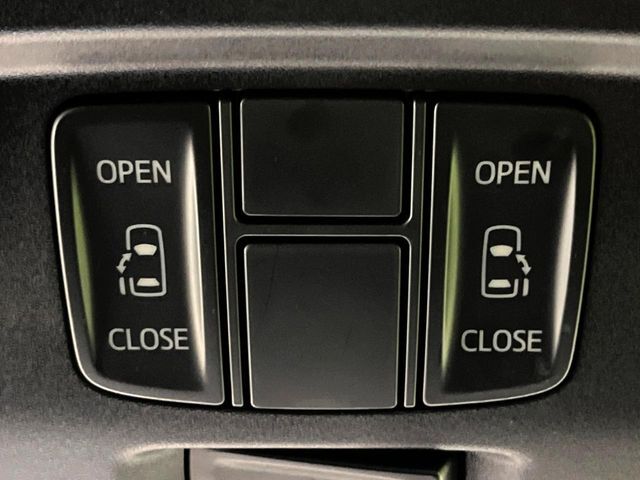 【両側パワースライドドア】スマートキーや運転席のスイッチで後席両側スライドドアの開閉が可能♪電動だから力を入れてドアを開ける必要が無く、小さなお子様でも簡単に開け閉めでき快適です♪