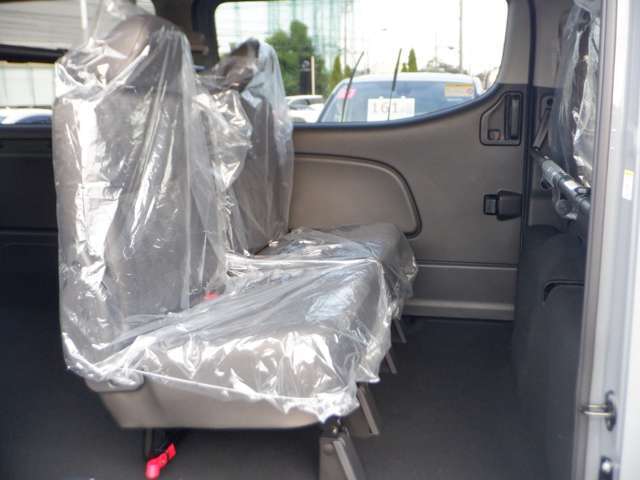 内外装およびエンジンル-ムなど専用クリ-ニング致します。車両クリ-ニングのプロが施工致しますので！高品質な1台に蘇りますよ♪（全在庫無料施工）