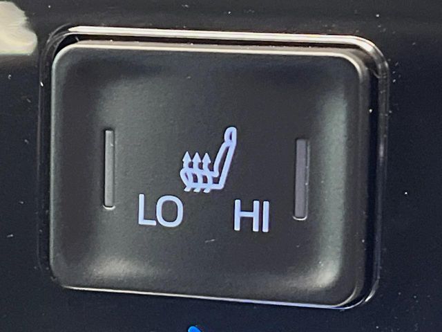 【シートヒーター】寒い日に重宝するシートヒーター！エアコンより早く温まってくれるので寒がりの人も安心ですね♪エアコンの温風は乾燥するから苦手、という方にもをおすすめです。