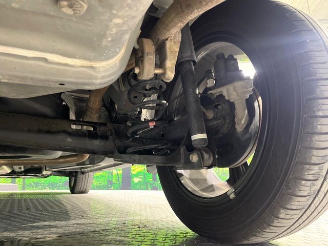 お車を安心してお乗りいただく為には、足回りの定期点検が欠かせません。サービスサポート（有償保証）では無料点検もご提供しており、安心のカーライフをお過ごしいただけるサポート体制が整っています。