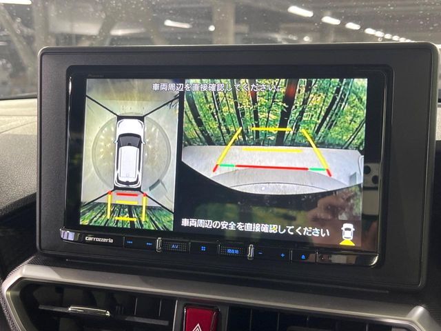 【パノラマモニター】専用のカメラにより、上から見下ろしたような視点で360度クルマの周囲を確認することができます☆死角部分も確認しやすく、狭い場所での切り返しや駐車もスムーズに行えます。