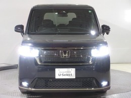 ハロゲンより明るく、より遠くまでさらなる安心感のあるLEDヘッドライトを採用。点灯忘れも防止できるオートライトコントロール機構付きです。