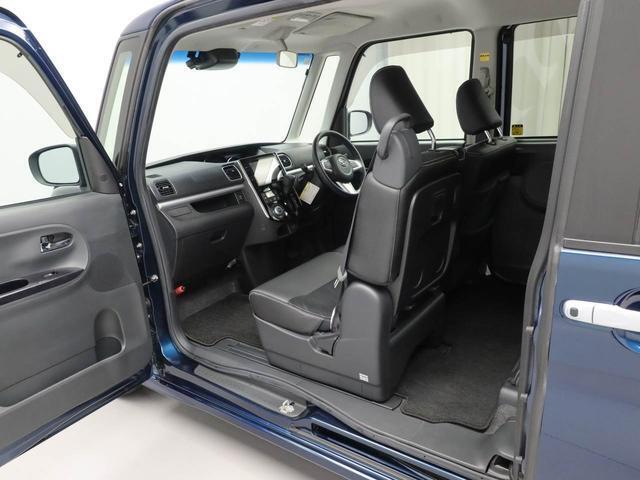 ピラーレスで大開放で乗り降りしやすい