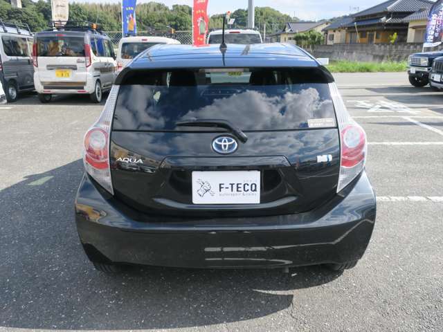 当社は車大好きなスタッフが和気あいあい元気に頑張っております。お客様の愛車を大切に点検整備させて頂きます。