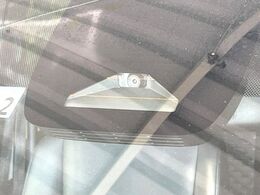 【トヨタセーフティセンス】走行中に前方の車両等を認識し、衝突しそうな時は警報とブレーキで衝突回避と被害軽減をアシスト。より安全にドライブをお楽しみいただけます。