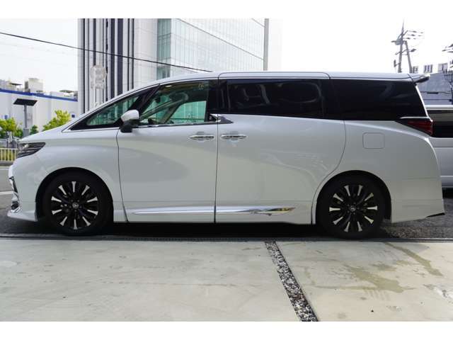 中古車を買うのが初めて…というお客様にもご安心頂けるよう、当店選りすぐりのスタッフがしっかり丁寧にご説明させて頂きます！