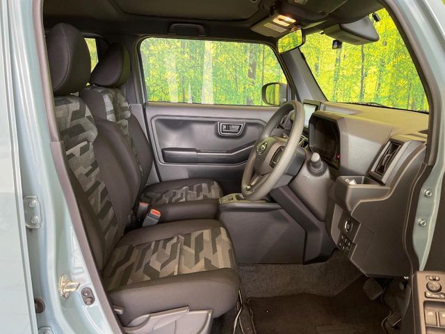 運転席シート廻りは使用感も少なく、良好な状態となっています。前オーナー様が丁寧に使っていたことがよくわかりますね。
