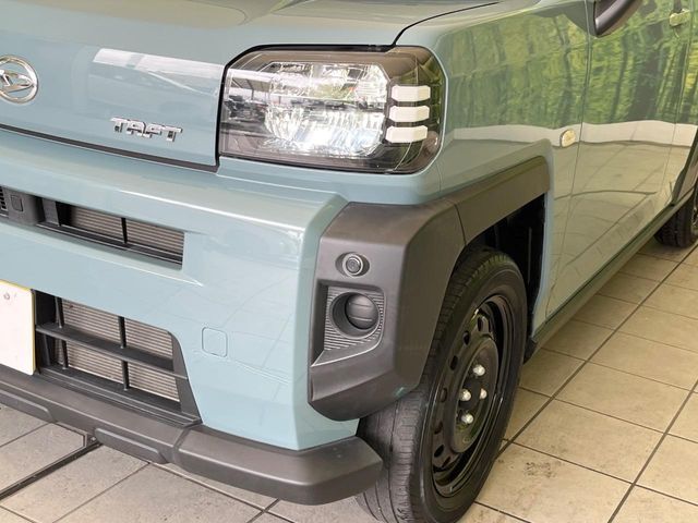 【LEDヘッドライト】悪天候や夜間走行時も良好な視界を確保し安心して運転できる高輝度LEDヘッドライトを装備！点灯速度が早く、消費電力も抑えられています。