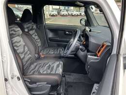 運転席・助手席です