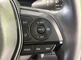 【レーダークルーズコントロール】高速道路での長距離走行が楽に！！自動で速度を保つクルーズコントロールが、衝突軽減システムと連携し、前方の車両を感知して車間を保つように速度調節してくれます！！