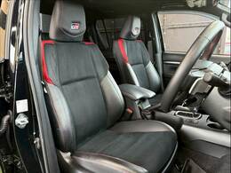 【ハーフレザーシート】を装備しており、車内の高級感がアップしております☆