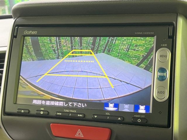 【バックカメラ】駐車時に後方がリアルタイム映像で確認できます。大型商業施設や立体駐車場での駐車時や、夜間のバック時に大活躍！運転スキルに関わらず、今や必須となった装備のひとつです！