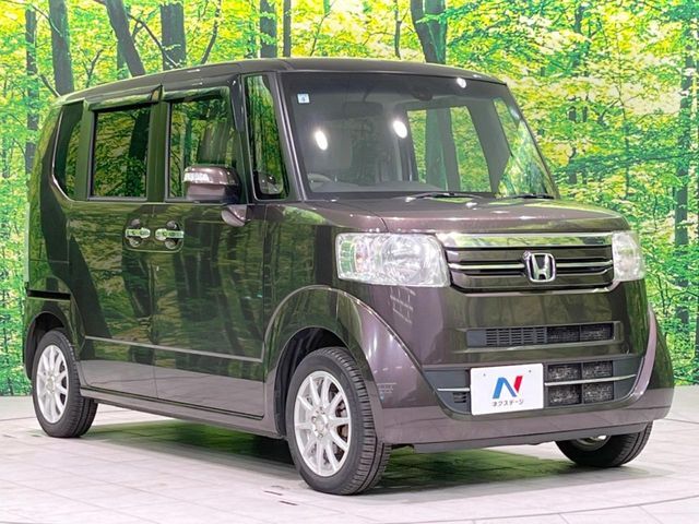 大好評のボディコーティング「弾スプラッシュコート」もご納車までに施工可能。通常のガラスコートと異なる、耐久年数6年の無機質ガラスコーティングが、ボディをキレイな状態に保ってくれます。