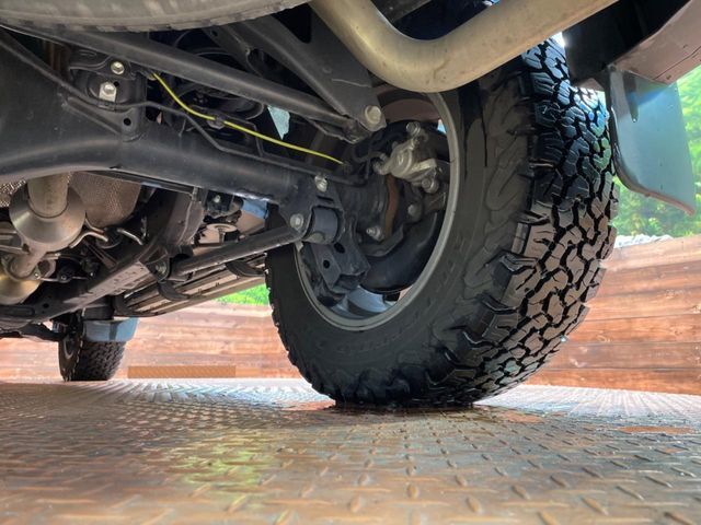 お車を安心してお乗りいただく為には、足回りの定期点検が欠かせません。サービスサポート（有償保証）では無料点検もご提供しており、安心のカーライフをお過ごしいただけるサポート体制が整っています。