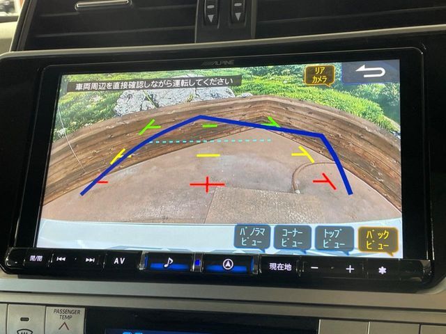 【バックカメラ】駐車時に後方がリアルタイム映像で確認できます。大型商業施設や立体駐車場での駐車時や、夜間のバック時に大活躍！運転スキルに関わらず、今や必須となった装備のひとつです！