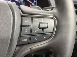 【レーダークルーズコントロール】高速道路での長距離走行が楽に！！自動で速度を保つクルーズコントロールが、衝突軽減システムと連携し、前方の車両を感知して車間を保つように速度調節してくれます！！