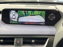 【パノラミックビューモニター】専用のカメラにより、上から見下ろしたような視点で360度クルマの周囲を確認することができます☆死角部分も確認しやすく、狭い場所での切り返しや駐車もスムーズに行えます。