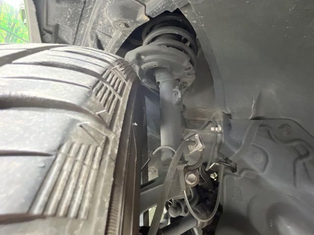 お車を安心してお乗りいただく為には、足回りの定期点検が欠かせません。サービスサポート（有償保証）では無料点検もご提供しており、安心のカーライフをお過ごしいただけるサポート体制が整っています。