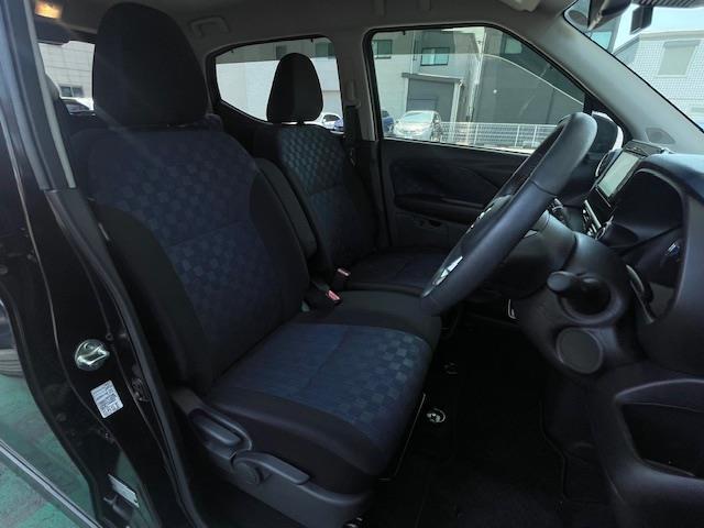 【運転席】座り心地が良いシートなので長時間の運転でも快適にお過ごしいただけます。新品のフロアマットのご注文も可能です。掲載箇所以外にご希望の写真がございましたらお気軽にお問い合わせ下さい。
