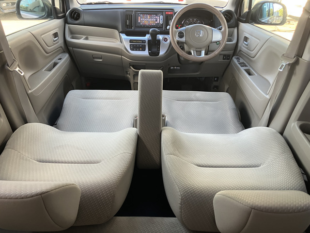 カーズ大阪では中古車販売をメインに各種保険の取扱、板金修理まで幅広く対応しています。中古車販売は全国どこでも対応可能！遠方の方でも安心して買ってもらえるような取り組み・工夫を行なっています。