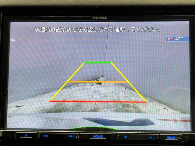 【バックカメラ】駐車時に後方がリアルタイム映像で確認できます。大型商業施設や立体駐車場での駐車時や、夜間のバック時に大活躍！運転スキルに関わらず、今や必須となった装備のひとつです！