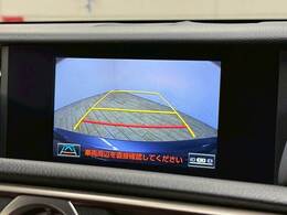 【カラーバックモニター】を装備しております。リアの映像がカラーで映し出されますので日々の駐車も安心安全です。