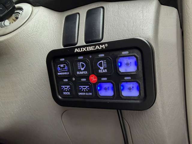 AUXBEAMスイッチパネルがついておりますので配線や点灯も簡単です！