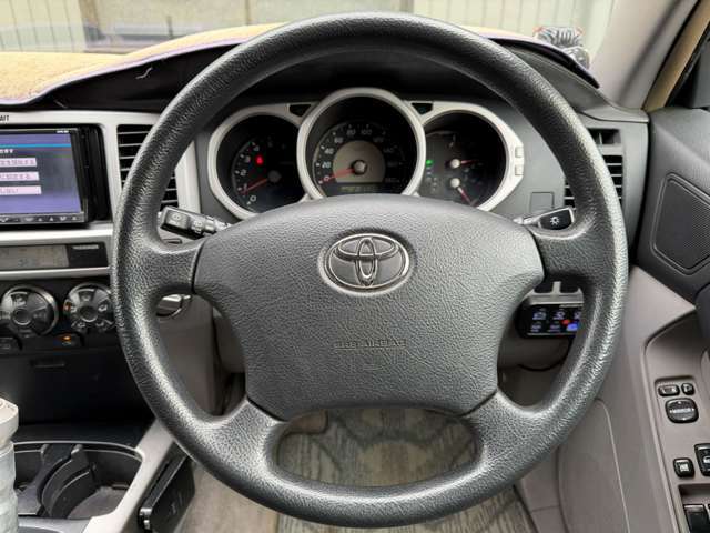 ステアリングをガングリップ付きに変更などのカスタムも可能です！