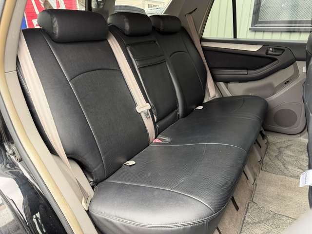 運転席も助手席もシートカバーがついておりますのでシートのお手入れも簡単です。