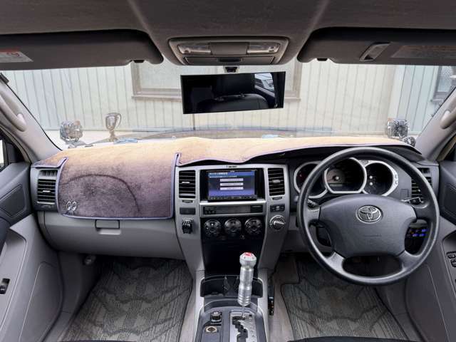 リフトアップ施工済み車両のため運転席からの見晴らしがいいです！